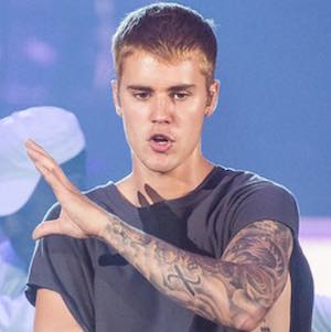 La espalda de Justin Bieber está libre de tatuajes (por ahora) - News in  Easy Spanish