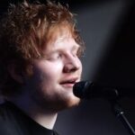 Ed Sheeran cantando